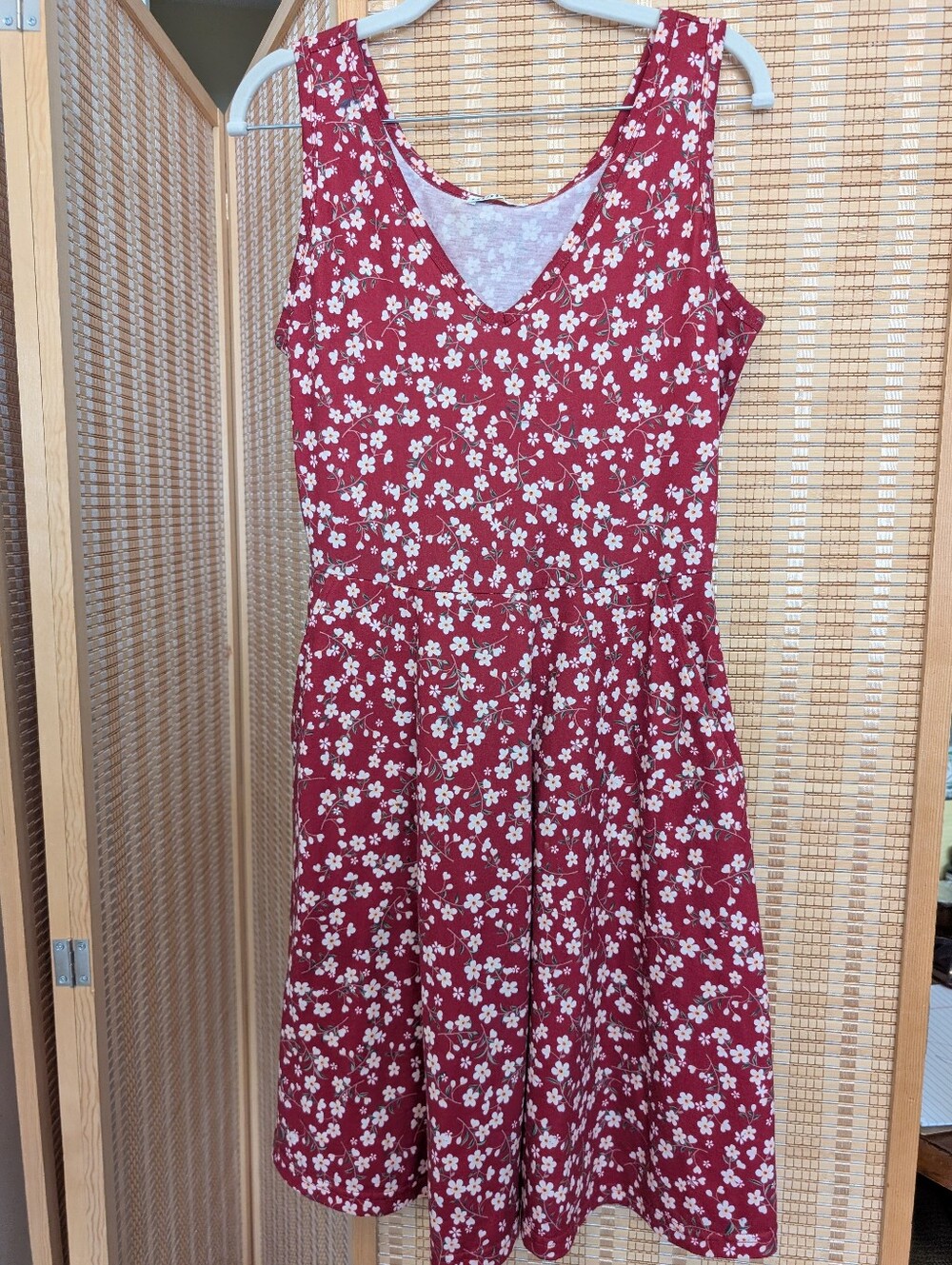 HUHOT Red Floral V-Neck Midi Dress With Pockets
